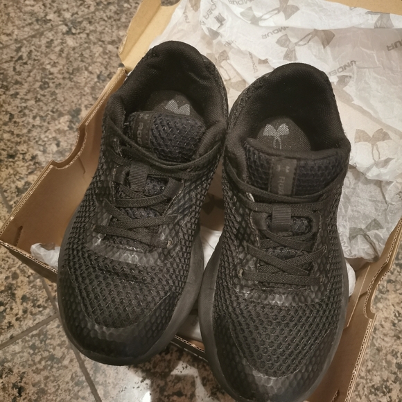 Under Armour kids shoes - Picture 4 of 6